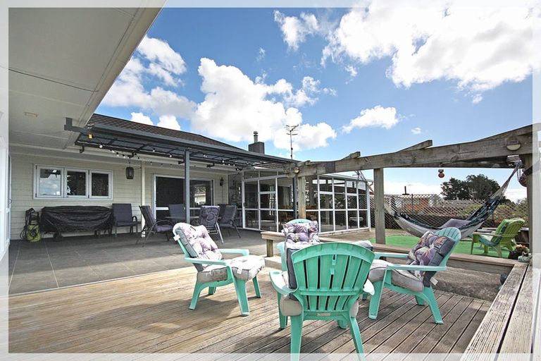 Photo of property in 54 Kawiu Road, Levin, 5510