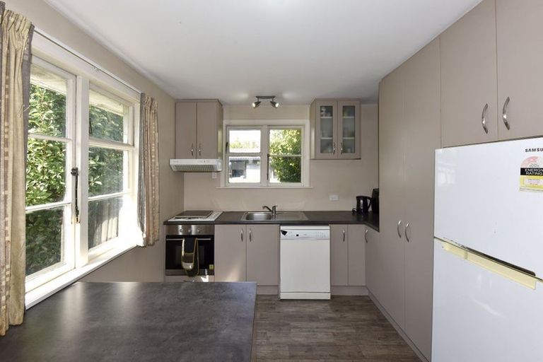 Photo of property in 1/15 Defoe Place, Waltham, Christchurch, 8023