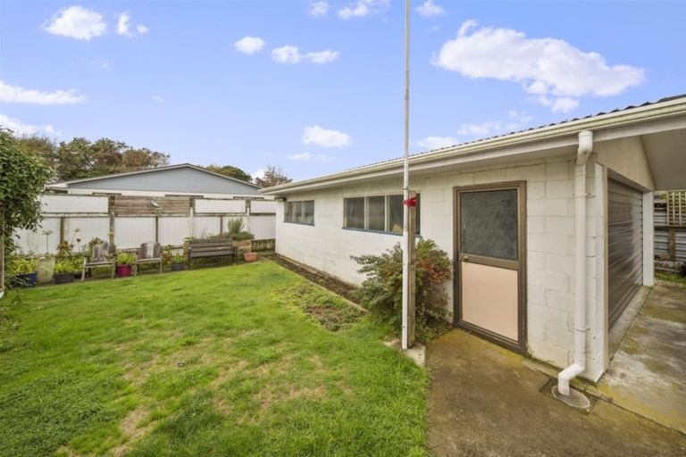 Photo of property in 16 Manuka Place, Hawera, 4610