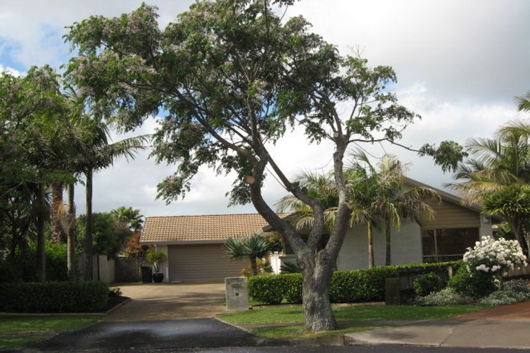 Photo of property in 6 Gaylord Place, Conifer Grove, Takanini, 2112