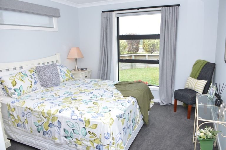 Photo of property in 2 Olive Close, Omokoroa, 3114