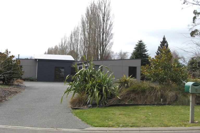 Photo of property in 8 Seagers Close, Kinloch, Taupo, 3377