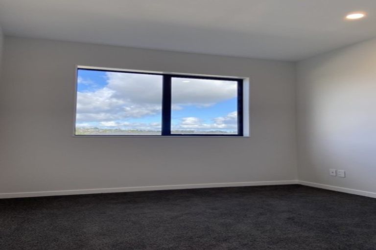 Photo of property in 35 Symes Drive, Red Beach, 0932