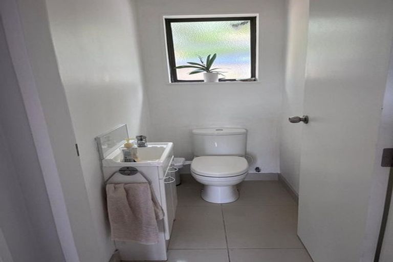 Photo of property in 11 Te Kiteroa Grove, Churton Park, Wellington, 6037