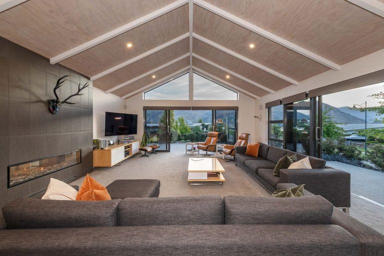 Photo of property in 1 Clearview Street, Wanaka, 9305
