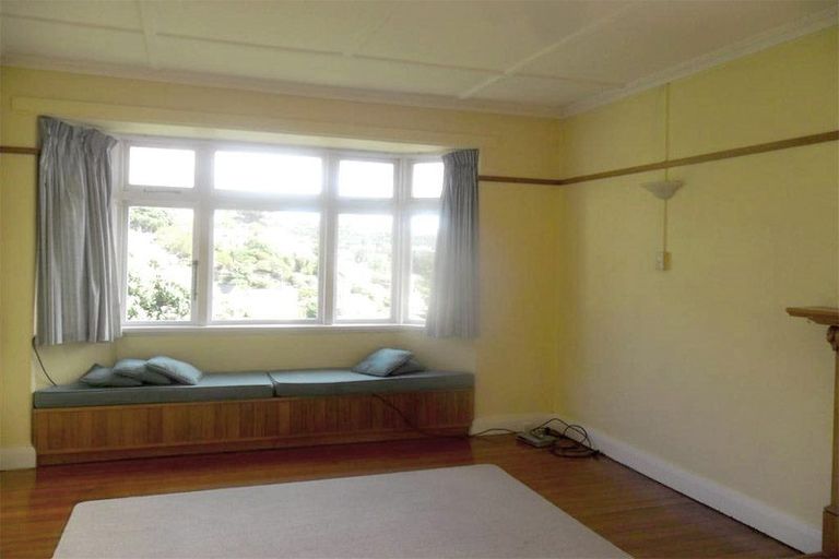 Photo of property in 44 Tio Tio Road, Miramar, Wellington, 6022