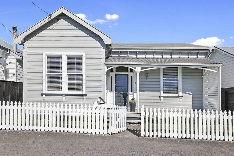 Photo of property in 8 Morley Street, New Plymouth, 4310