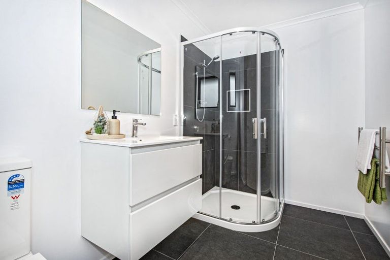 Photo of property in 30 Kapiakauri Road, One Tree Point, 0118