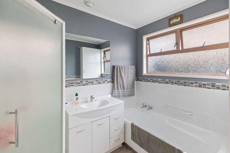 Photo of property in 30 John F Kennedy Drive, Milson, Palmerston North, 4414