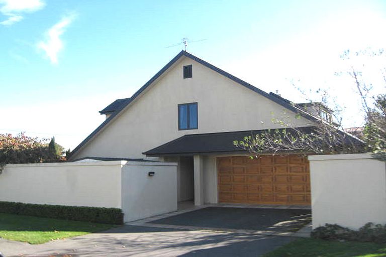 Photo of property in 24 Garreg Road, Fendalton, Christchurch, 8052