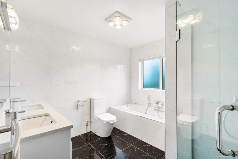 Photo of property in 77 Golden Morning Drive, Albany Heights, Auckland, 0632