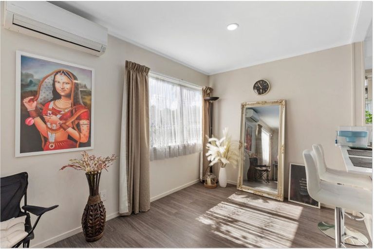 Photo of property in 303 Roscommon Road, Clendon Park, Auckland, 2103