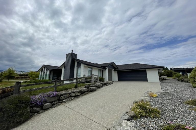 Photo of property in 16 Forest Heights, Wanaka, 9305