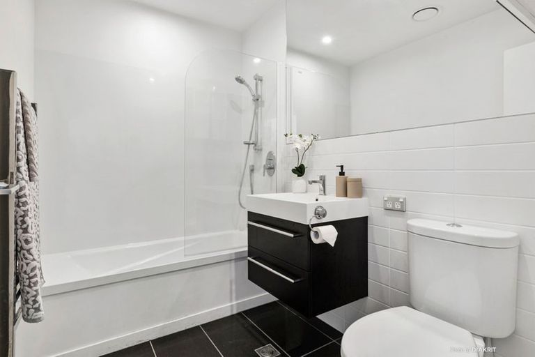 Photo of property in 19/8 Thatcher Crescent, Crofton Downs, Wellington, 6035