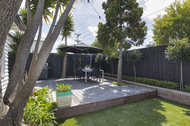 Photo of property in 14a Pelham Avenue, Point Chevalier, Auckland, 1022