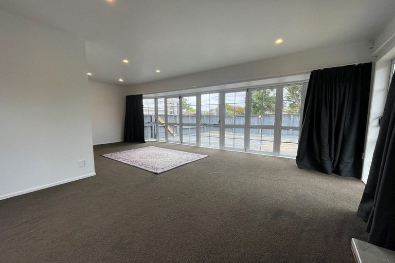 Photo of property in 43 Hallberry Road, Mangere East, Auckland, 2024