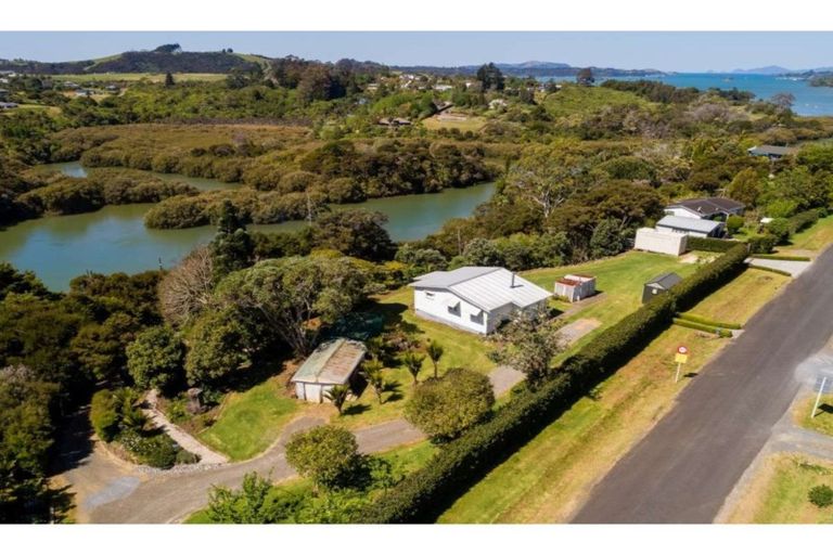 Photo of property in 60 Riverview Road, Kerikeri, 0230