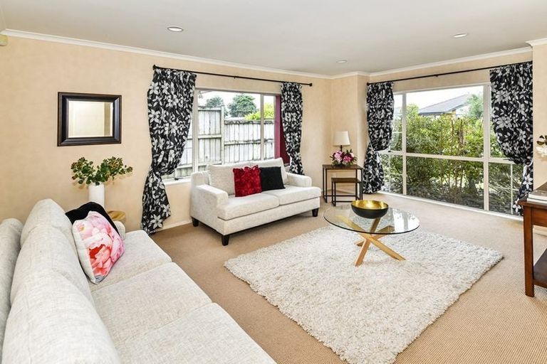 Photo of property in 32 Sandwick Drive, Weymouth, Auckland, 2103