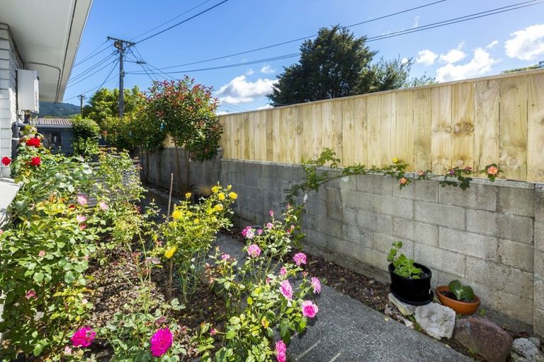 Photo of property in 2/39 Palmer Court, Silverstream, Upper Hutt, 5019