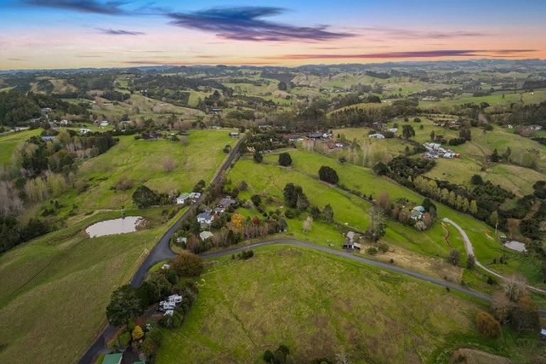 Photo of property in 25 Hawkes Access Road, Waitoki, Silverdale, 0994