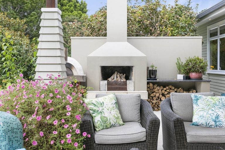 Photo of property in 152k Parker Road, Oratia, Auckland, 0604