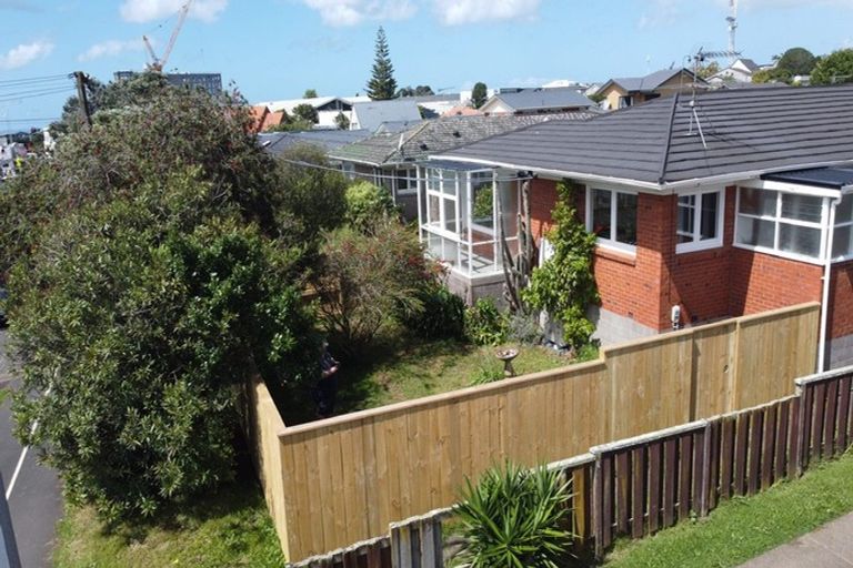 Photo of property in 1/16 Shakespeare Road, Milford, Auckland, 0620