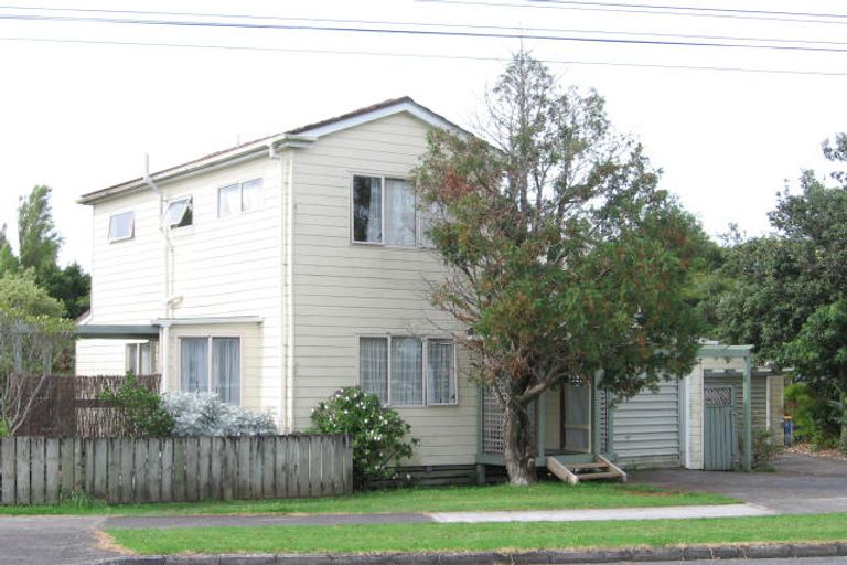 Photo of property in 69a Flanshaw Road, Te Atatu South, Auckland, 0610