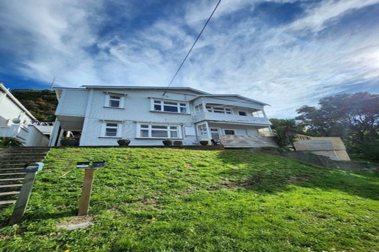 Photo of property in 46 Queens Drive, Lyall Bay, Wellington, 6022