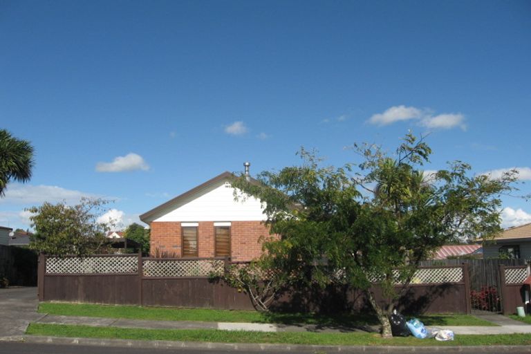 Photo of property in 4 De Quincey Terrace, Highland Park, Auckland, 2010