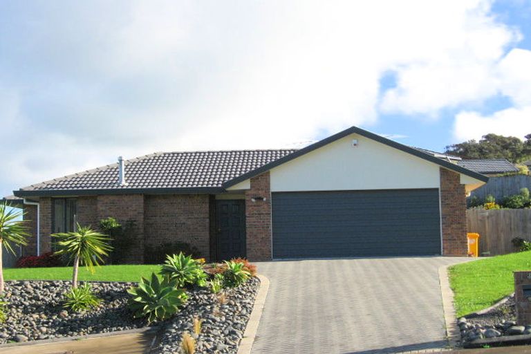 Photo of property in 20 Waldorf Crescent, Orewa, 0931