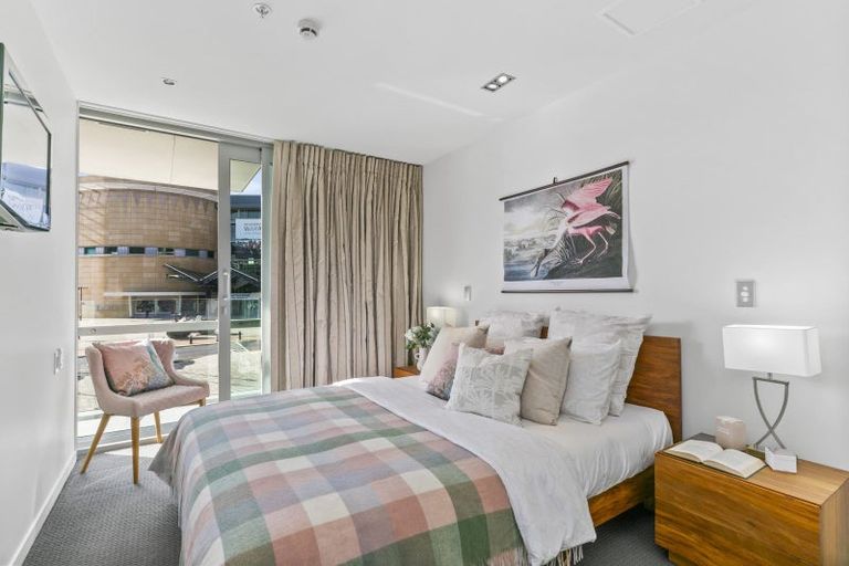 Photo of property in Portal Apartments, 2e/42 Cable Street, Te Aro, Wellington, 6011