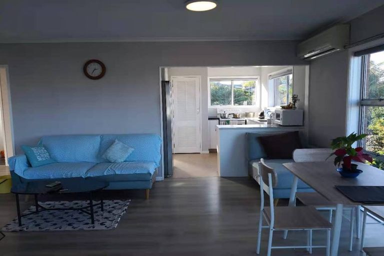 Photo of property in 1/2 Camelot Place, Glenfield, Auckland, 0629