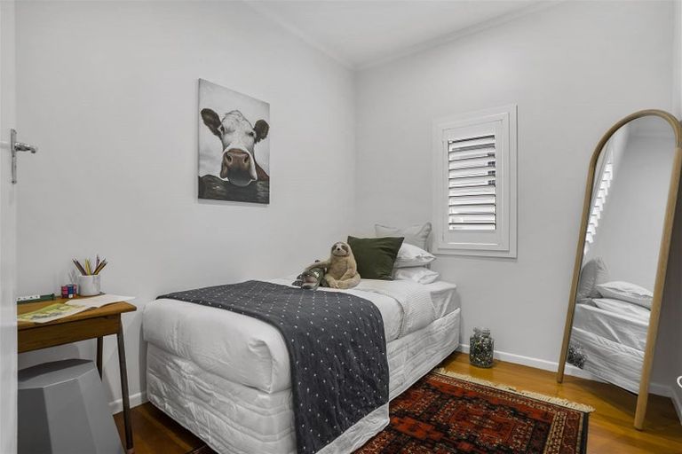 Photo of property in 1/126 Rangatira Road, Beach Haven, Auckland, 0626