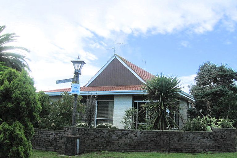 Photo of property in 2 Tudor Court, Paraparaumu Beach, Paraparaumu, 5032