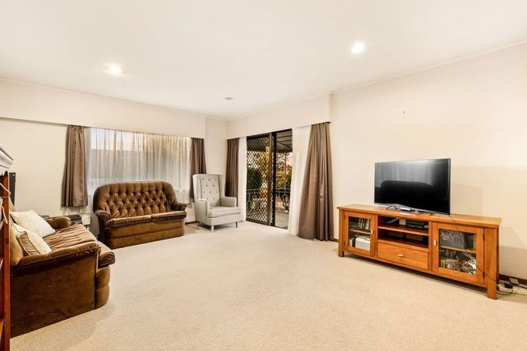 Photo of property in 1/71 Royal View Road, Te Atatu South, Auckland, 0610