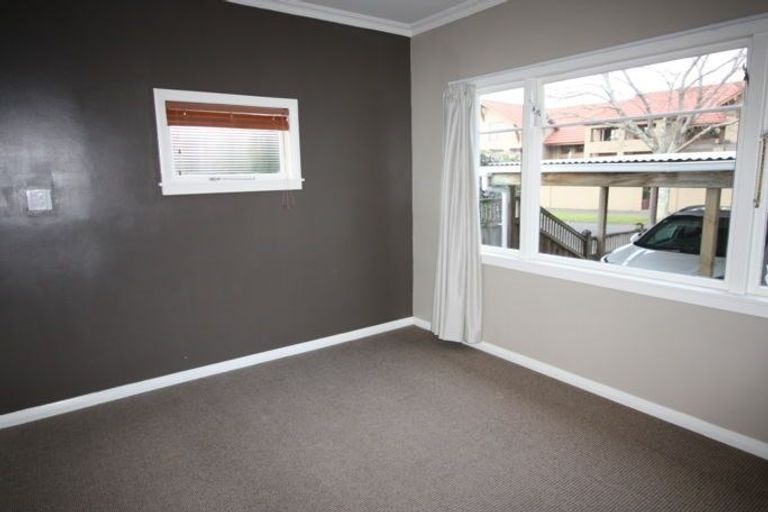 Photo of property in 12 Montgomery Terrace, Hokowhitu, Palmerston North, 4410