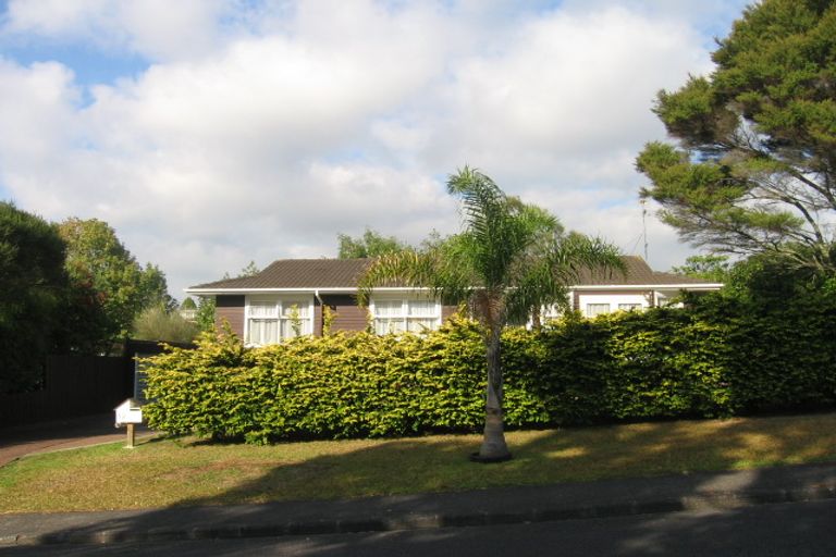 Photo of property in 52 Normanton Street, Glenfield, Auckland, 0629