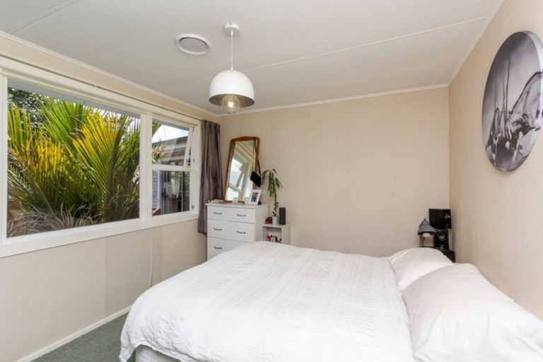 Photo of property in 174 Huatoki Street, Upper Vogeltown, New Plymouth, 4310