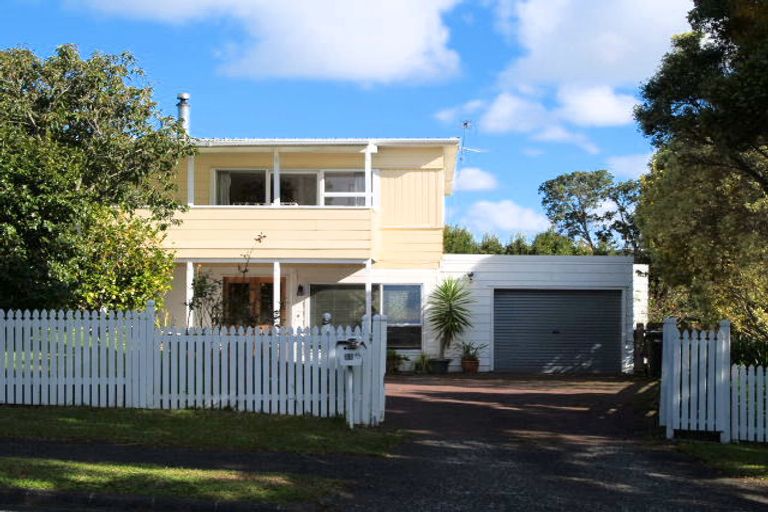 Photo of property in 11 Yeoman Place, Howick, Auckland, 2014