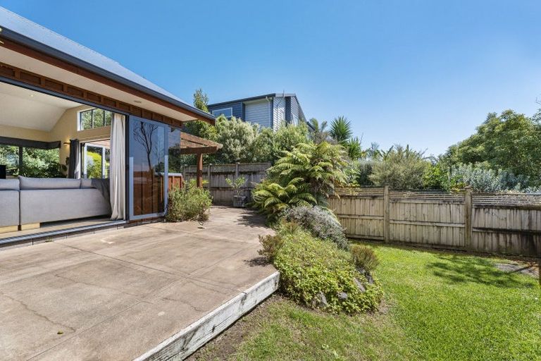 Photo of property in 39 Oteki Park Drive, Welcome Bay, Tauranga, 3112