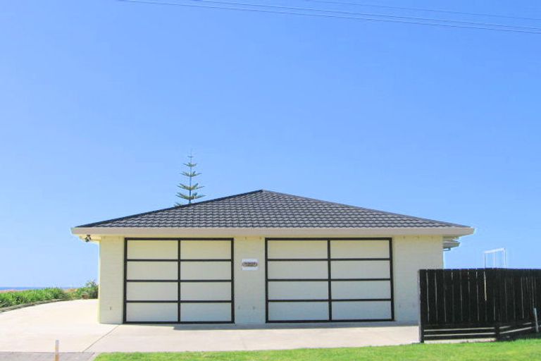 Photo of property in 49 Karewa Parade, Papamoa Beach, Papamoa, 3118