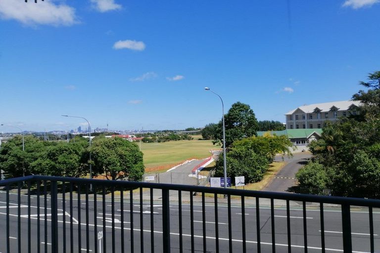 Photo of property in Shoal Haven Apartments, 308a/130 Anzac Street, Takapuna, Auckland, 0622