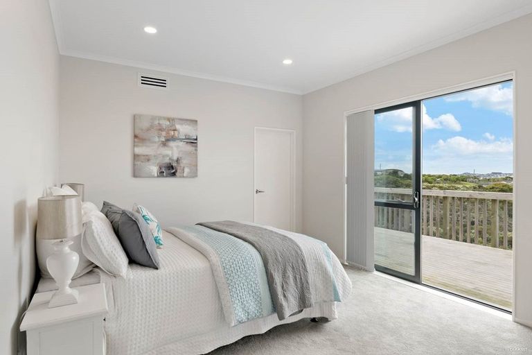 Photo of property in 10 Ascension Crescent, Orewa, 0931