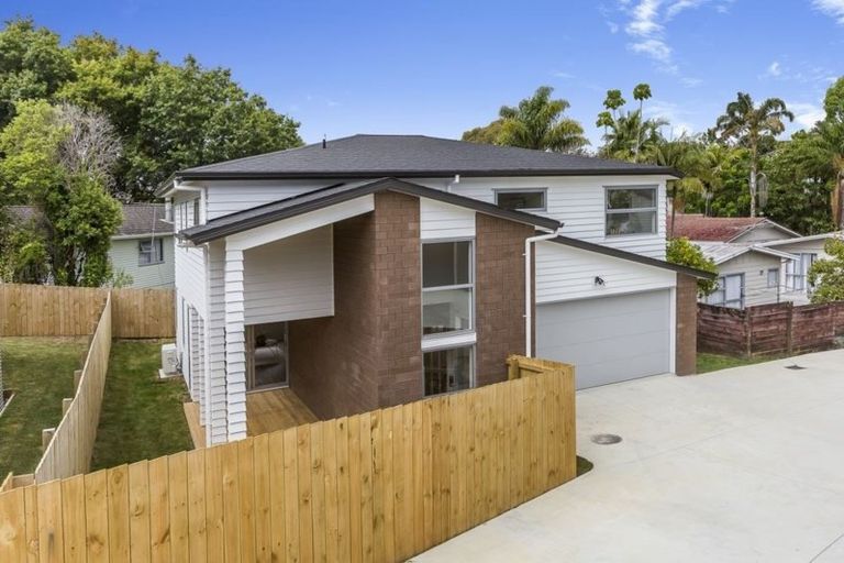 Photo of property in 17 Normanton Street, Glenfield, Auckland, 0629