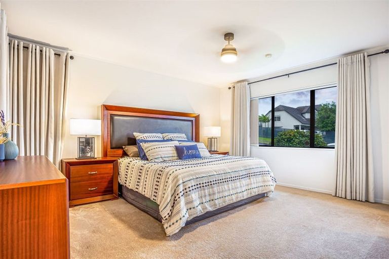 Photo of property in 1/1 Bluefin Way, West Harbour, Auckland, 0618