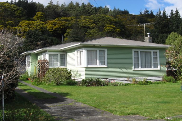 Photo of property in 21 Peel Place, Wainuiomata, Lower Hutt, 5014