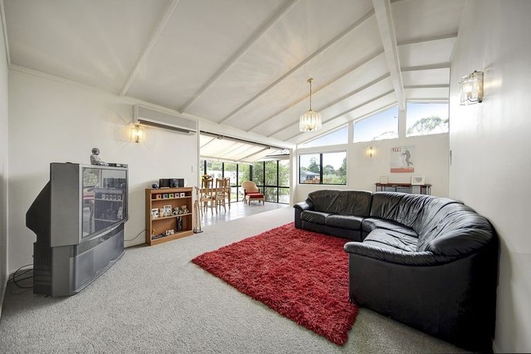 Photo of property in 79 Cascades Road, Pakuranga Heights, Auckland, 2010