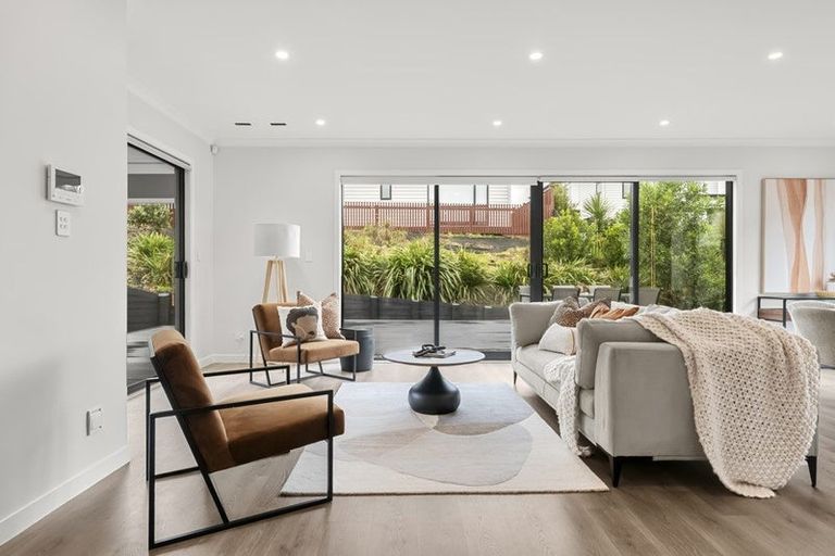 Photo of property in 1 Luff Place, Long Bay, Auckland, 0630