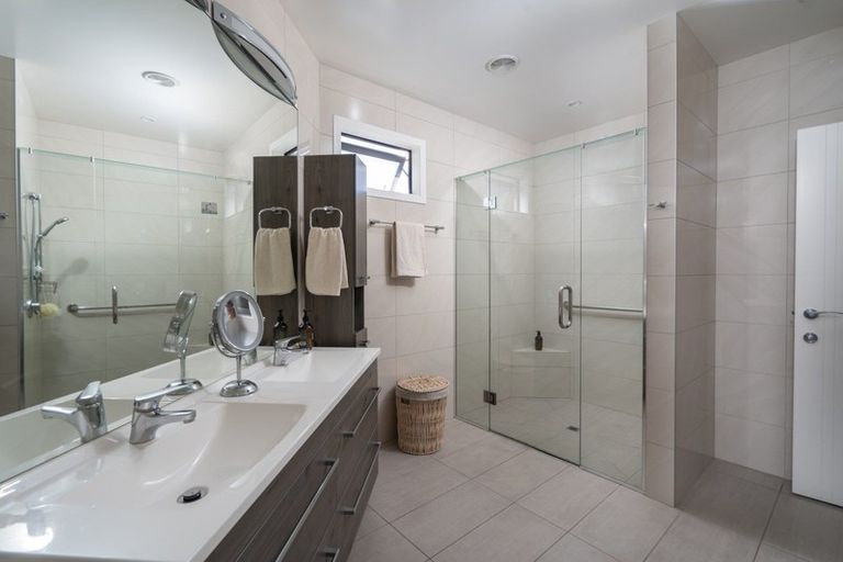 Photo of property in 27 Pukenamu Road, Rainbow Point, Taupo, 3330