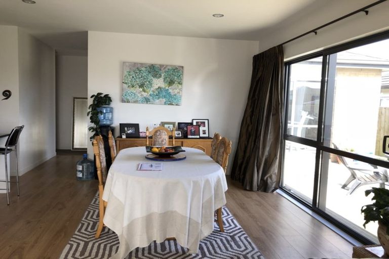 Photo of property in 5 Twin Parks Rise, Papakura, 2110